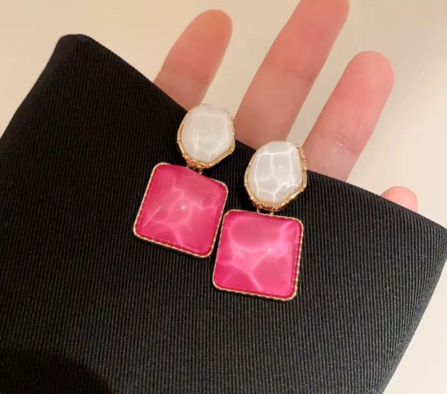 Pink Dual-Tone Geometric Drop Earring