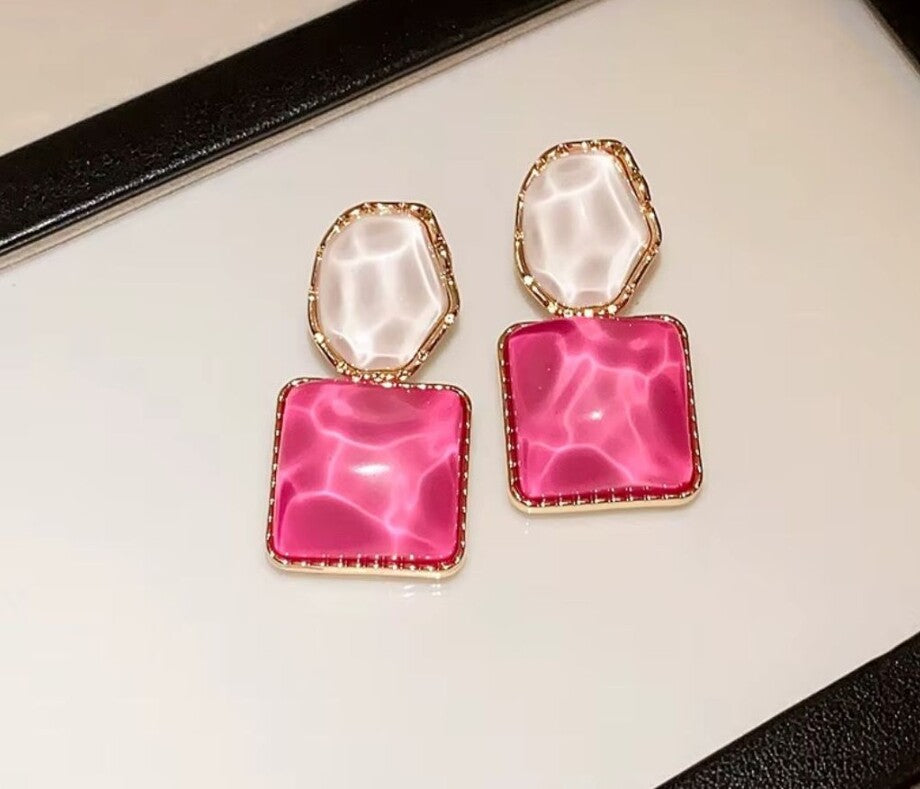 Pink Dual-Tone Geometric Drop Earring