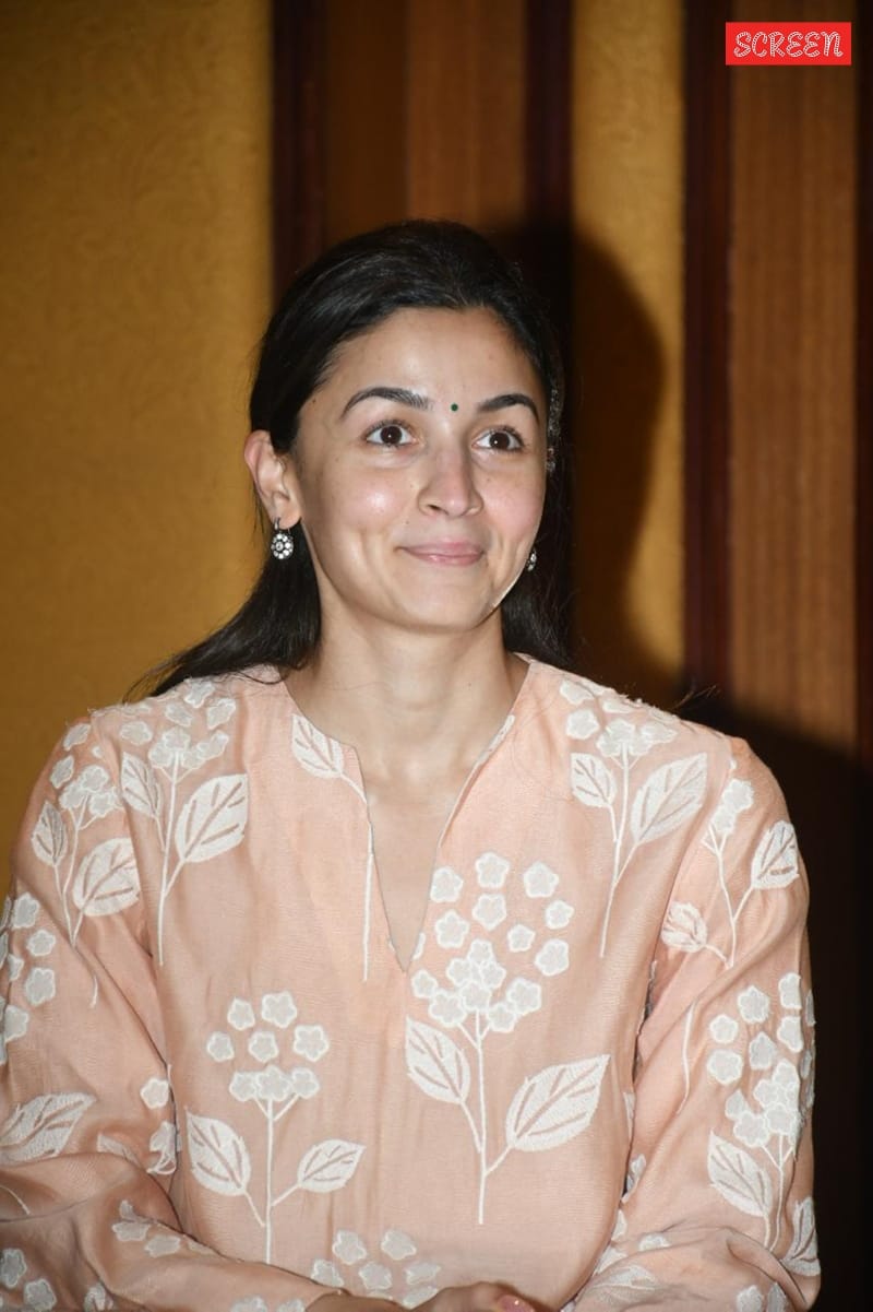 Alia Bhatt Peach Floral Embroidered Straight Salwar Suit Set