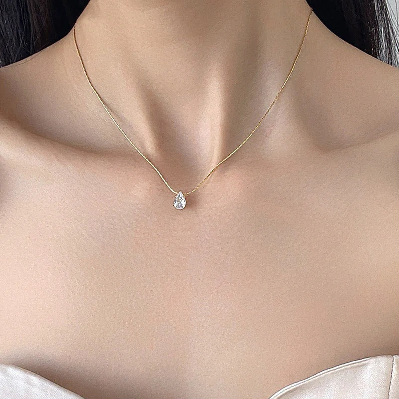 Elegant Teardrop Pendant Necklace – 18K Gold-Plated with Clear Crystal