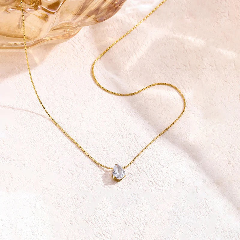 Elegant Teardrop Pendant Necklace – 18K Gold-Plated with Clear Crystal