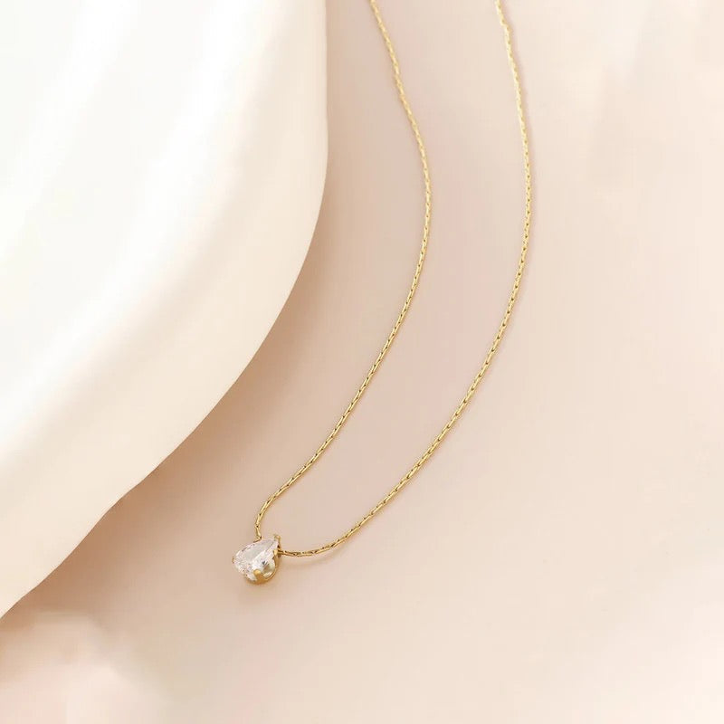 Elegant Teardrop Pendant Necklace – 18K Gold-Plated with Clear Crystal