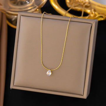Elegant Teardrop Pendant Necklace – 18K Gold-Plated with Clear Crystal