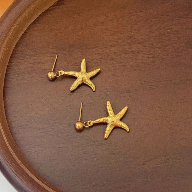 Golden Starfish Drop Earring – Ocean-Inspired Minimal Chic