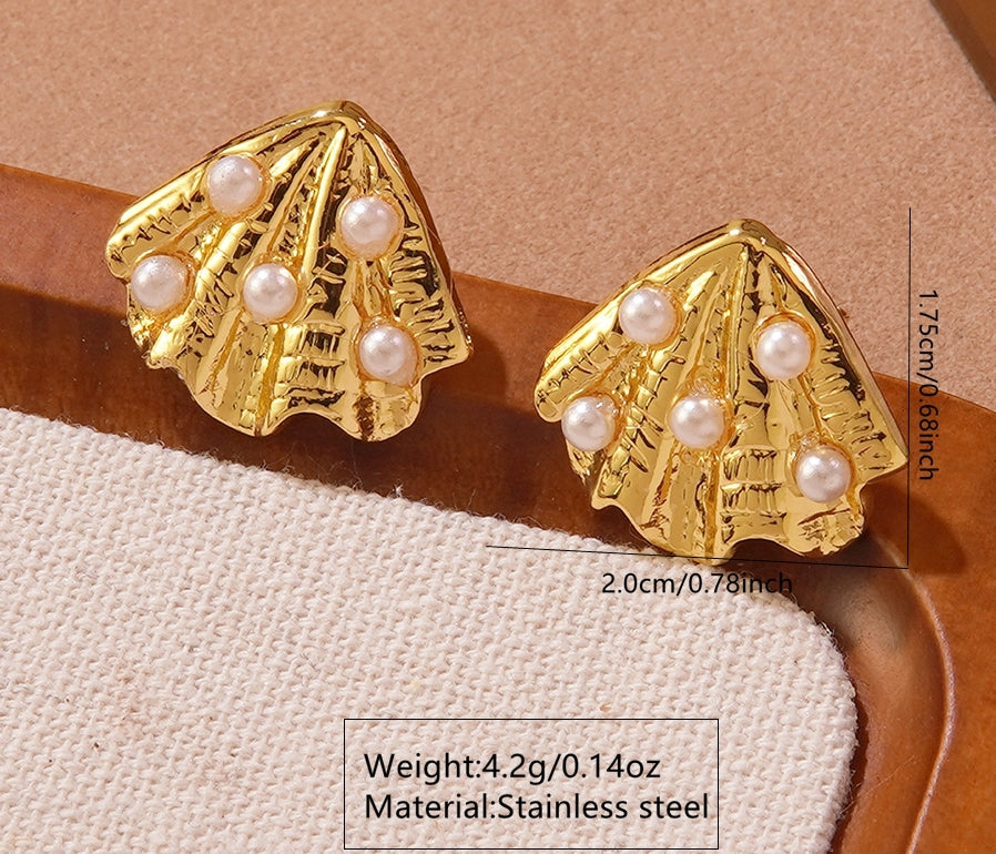 Elegant Gold Shell Stud Earring