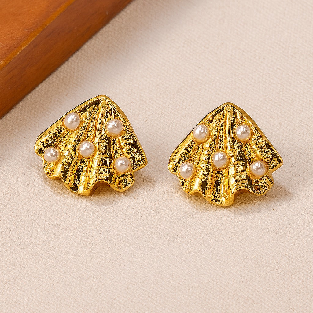 Elegant Gold Shell Stud Earring