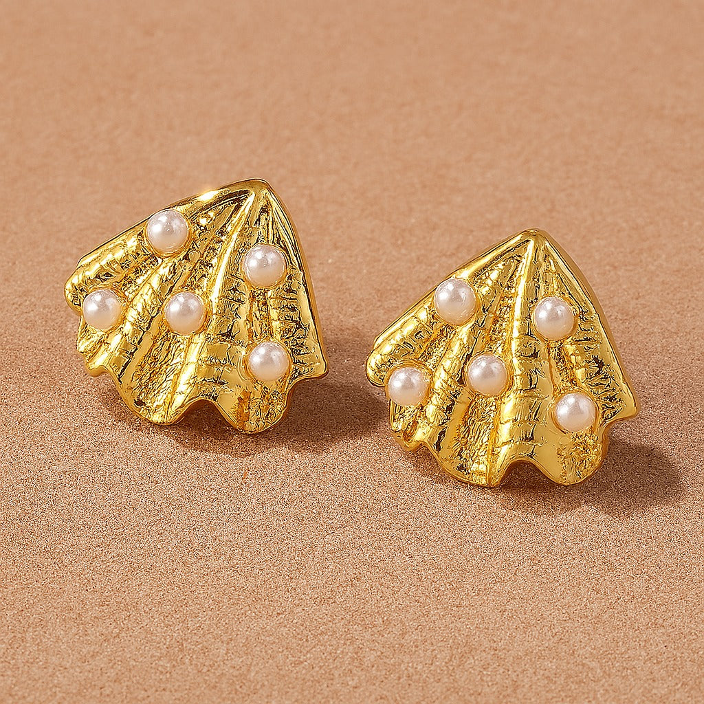 Elegant Gold Shell Stud Earring