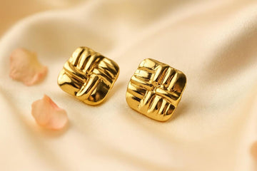 Sleek Gold Stud Earring