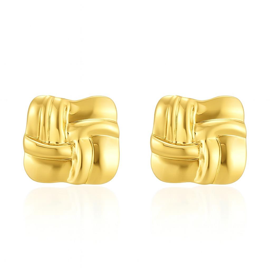 Sleek Gold Stud Earring