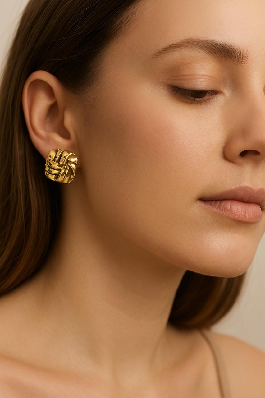 Sleek Gold Stud Earring