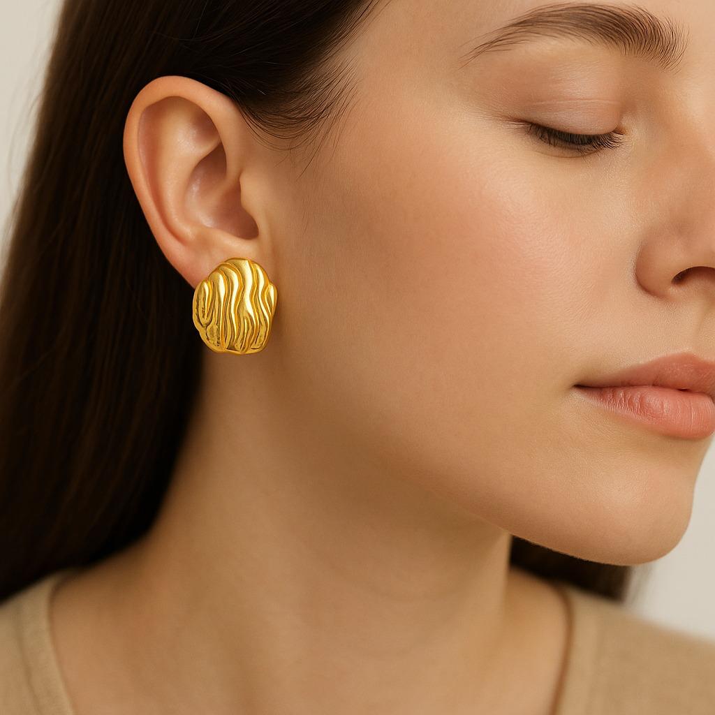 Minimal Gold Stud Earring