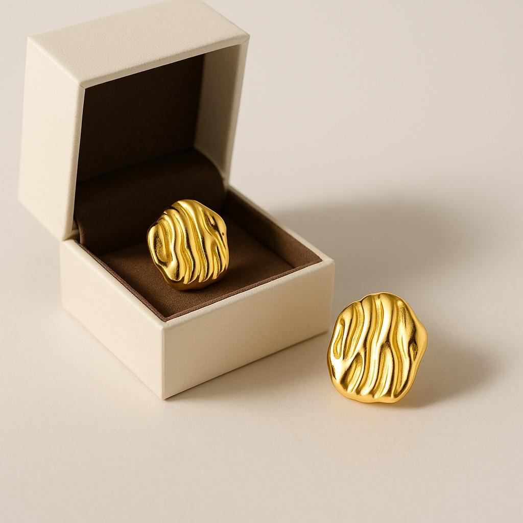 Minimal Gold Stud Earring