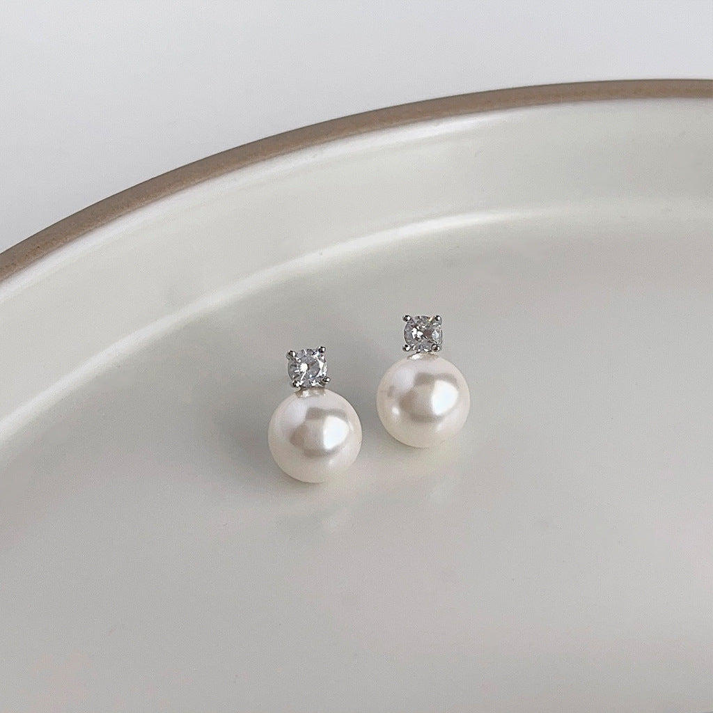 Elegant Pearl and Crystal Stud Earring