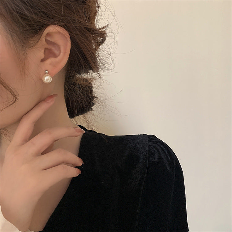 Elegant Pearl and Crystal Stud Earring