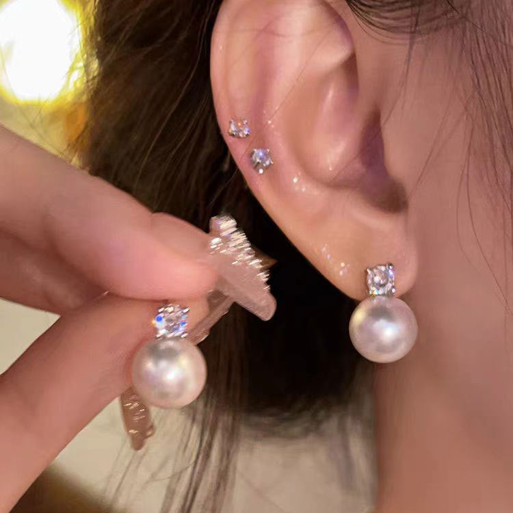 Elegant Pearl and Crystal Stud Earring