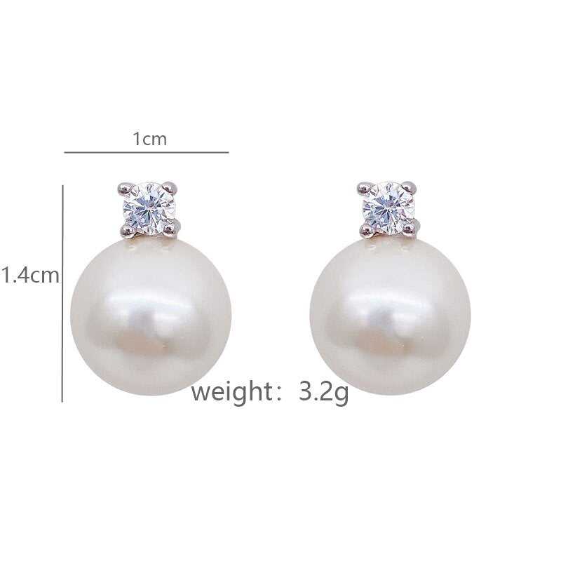 Elegant Pearl and Crystal Stud Earring