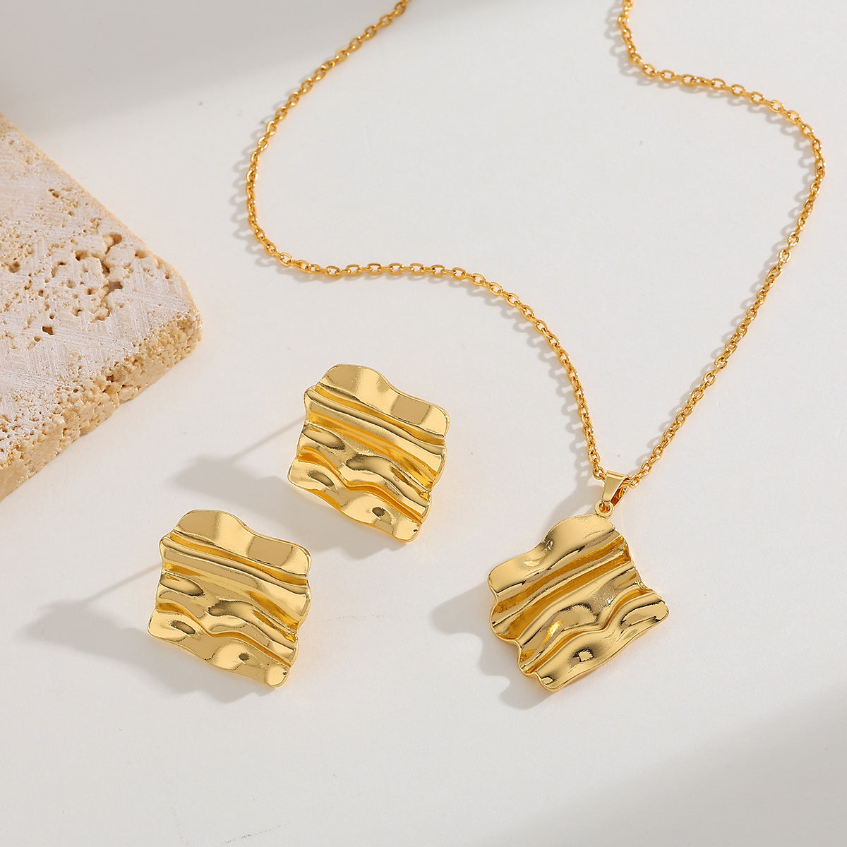 Luxury Textured Gold Pendant Set