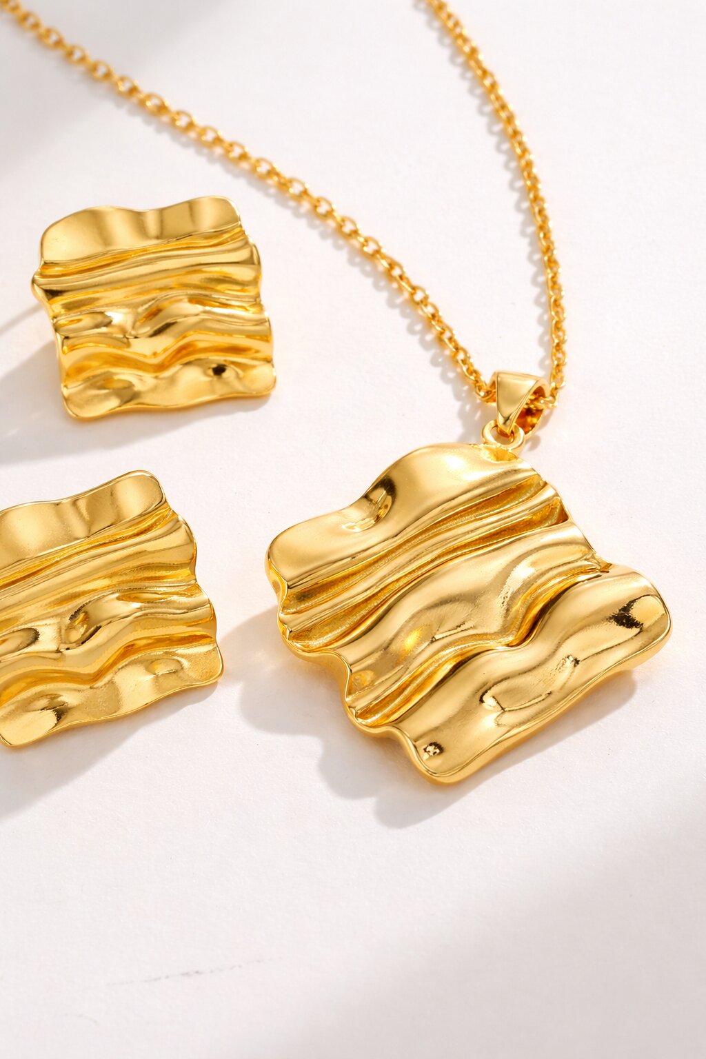 Luxury Textured Gold Pendant Set