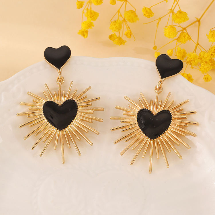 Midnight Heartburst Statement Earring