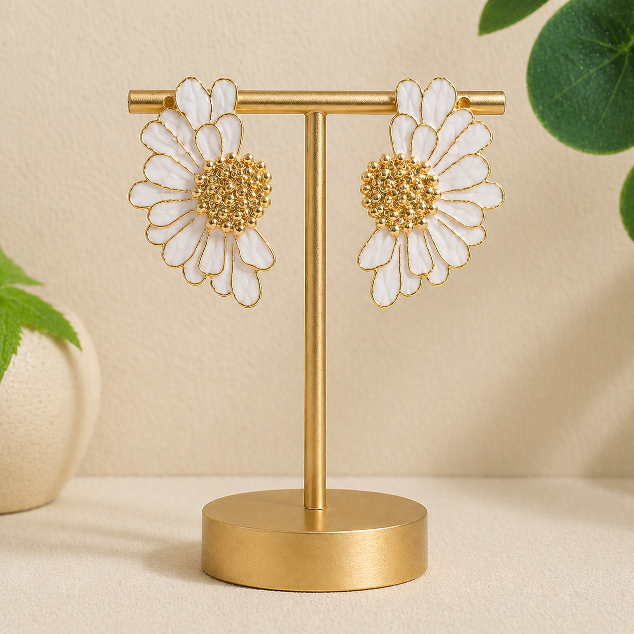 Daisy Bloom Gold & Pearl White Statement Earring