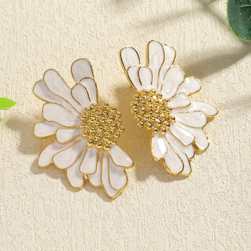Daisy Bloom Gold & Pearl White Statement Earring