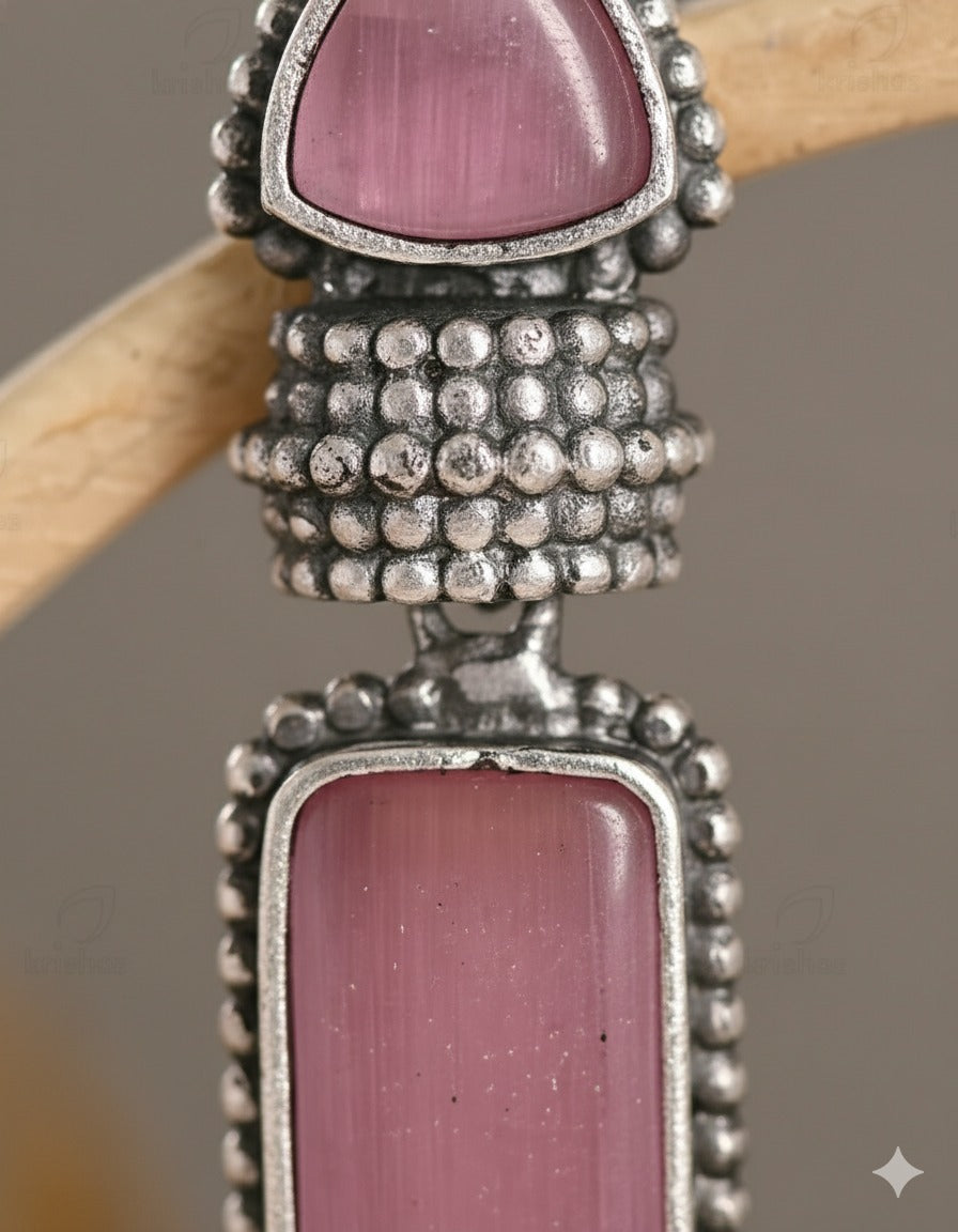 Arya Dangler Earring