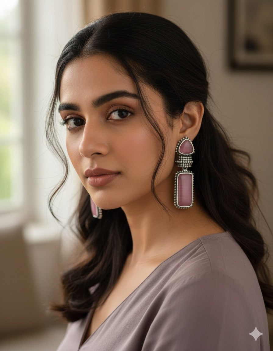 Arya Dangler Earring