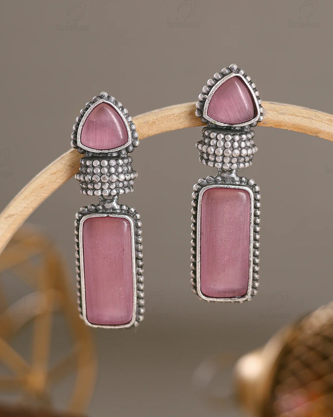 Arya Dangler Earring