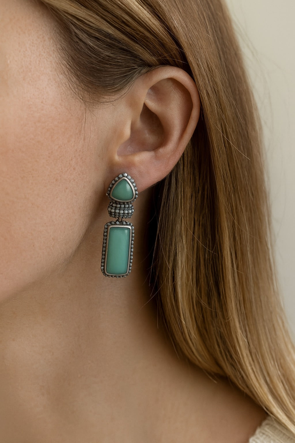 Arya Dangler Earring