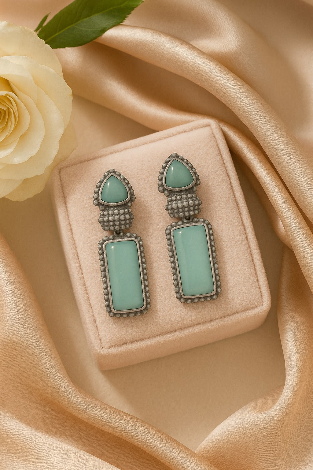 Arya Dangler Earring