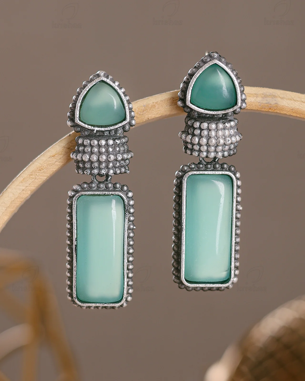 Arya Dangler Earring