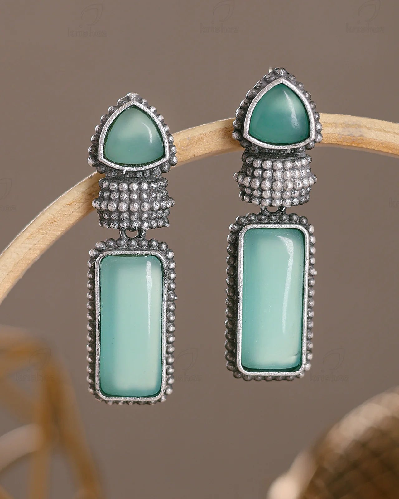 Arya Dangler Earring